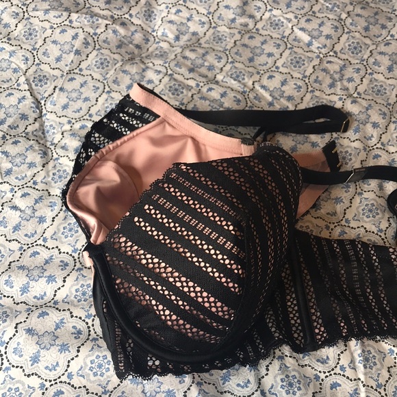Never worn Victoria Secret Bra - Picture 3 of 4